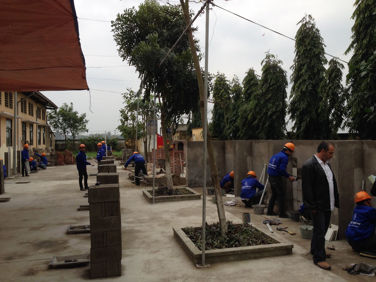 卡特尔迪亚尔-沙特本拉登集团卡特尔建筑公司(QD-SBG)第二次在越南的招聘活动已美满成功,越南人力资源供应商股份制公司已经提供300泥瓦匠工、水泥工和盖瓦工给QD-SBG.