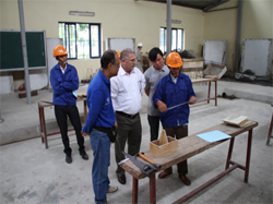 2013年9月23日至 24日ＥlＳeif 工程总承包公司第一次在越南举行招聘活动已圆满成功!