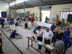 2013年9月23日至 24日ＥlＳeif 工程总承包公司第一次在越南举行招聘活动已圆满成功!
