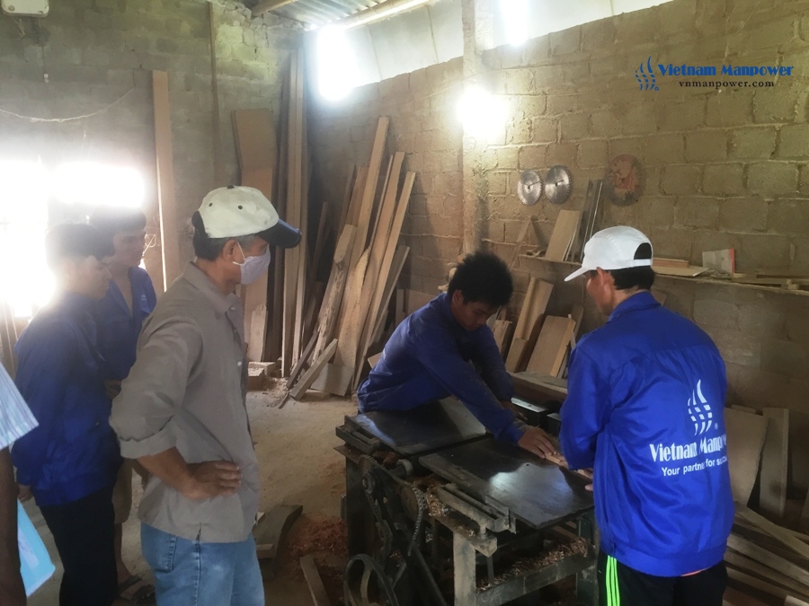 في 07 و 08 6 مايو 2016، نظمت فيتنام منبووربنجاح الاختبار 70 من العمال المهرة والعمال غير المهرة للأثاث الخشبي مصنع Al Oraini Wooden في المملكة العربية السعودية 1