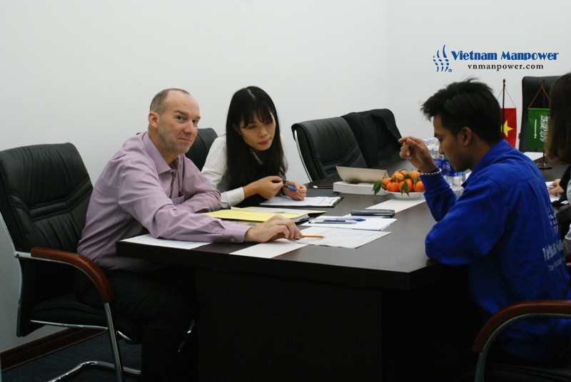 During the interview round, the candidates confidently showed up their experience and technical knowledge to the interviewers 1