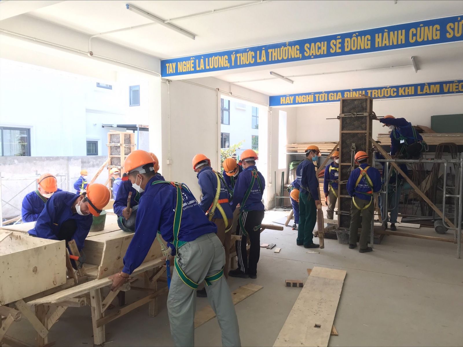 Vietnamese workers begins 'new journey' in Romania