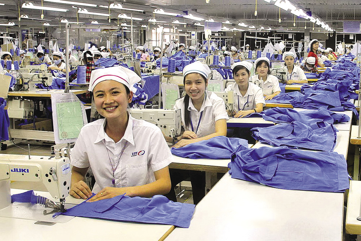 vietnamese-textile-workers