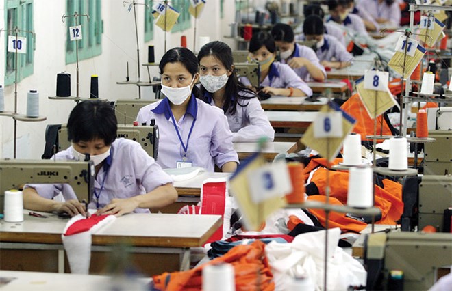 vietnam-garment-textile-worker