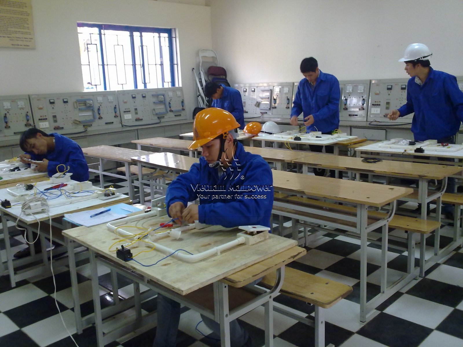 vietnam-electricians