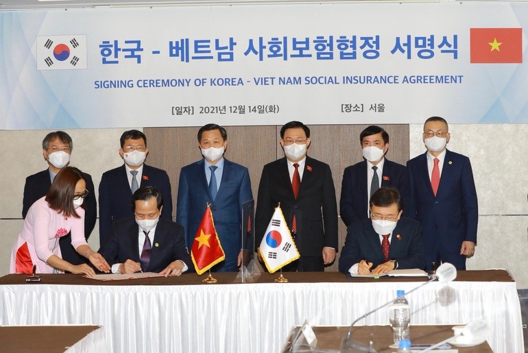 The Minister of Labor signed an agreement on social insurance with the Republic of Korea