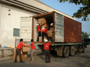 loading and unloading workers from vietnam