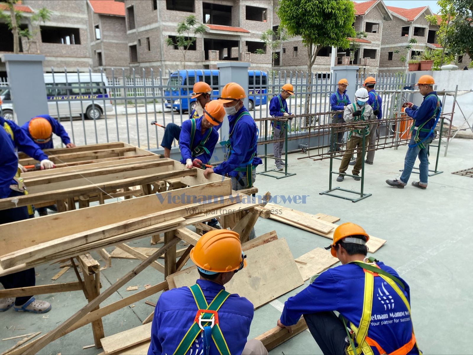 The Vietnamese workers depart to Singapore (4th Batch)