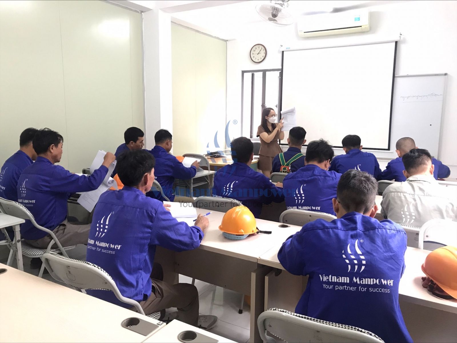 The Vietnamese workers depart to Singapore (4th Batch)