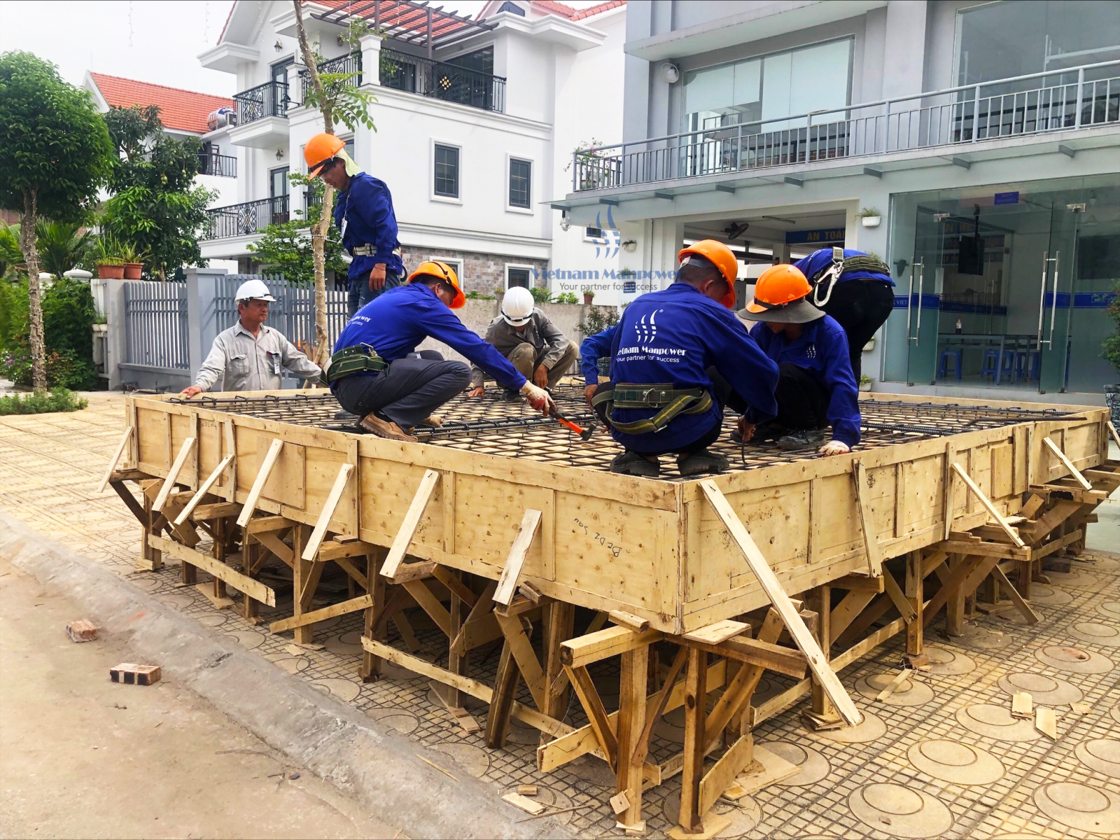 The Vietnamese workers depart to Singapore (5th Batch)