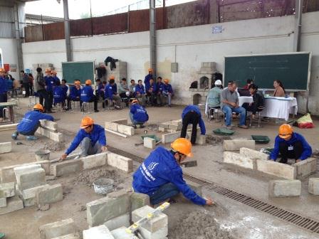 卡特尔迪亚尔-沙特本拉登集团卡特尔建筑公司(QD-SBG)第二次在越南的招聘活动已美满成功,越南人力资源供应商股份制公司已经提供300泥瓦匠工、水泥工和盖瓦工给QD-SBG