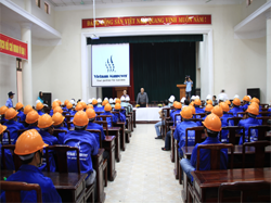 تواصل Vietnam Manpowerلتوظيف 400 عامل فيتنام بنجاح ل Nesma & Partners للمرحلة الثالثة (16-17 و19-20 / 10/2013)2