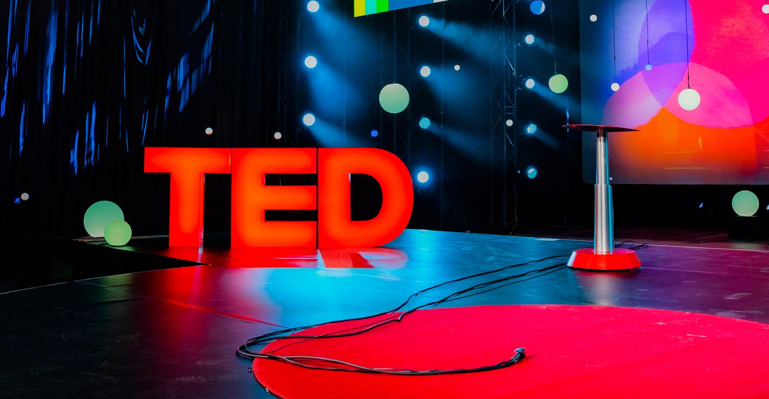 Ted шоу. Видео ted. Тэд конференция. Тед толкс. Ted конференция.
