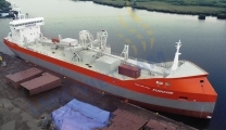 2018年に100人以上のベトナム熟練労働者を歓迎するポーランド造船所産業