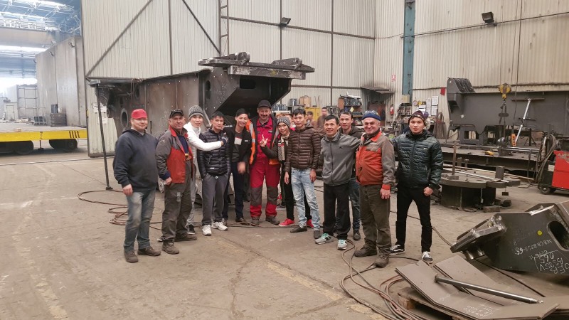 41 Vietnamese welders, pipe fitters and foreman warmly welcomed to Romania