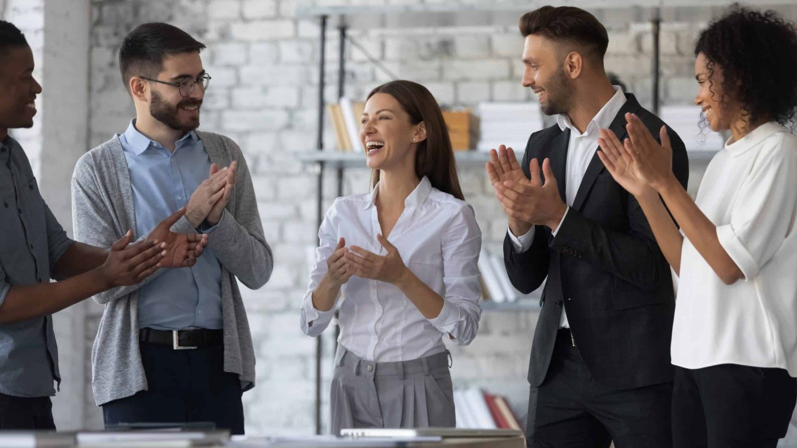 8 Quick Tips for Writing Great Employee Recognition