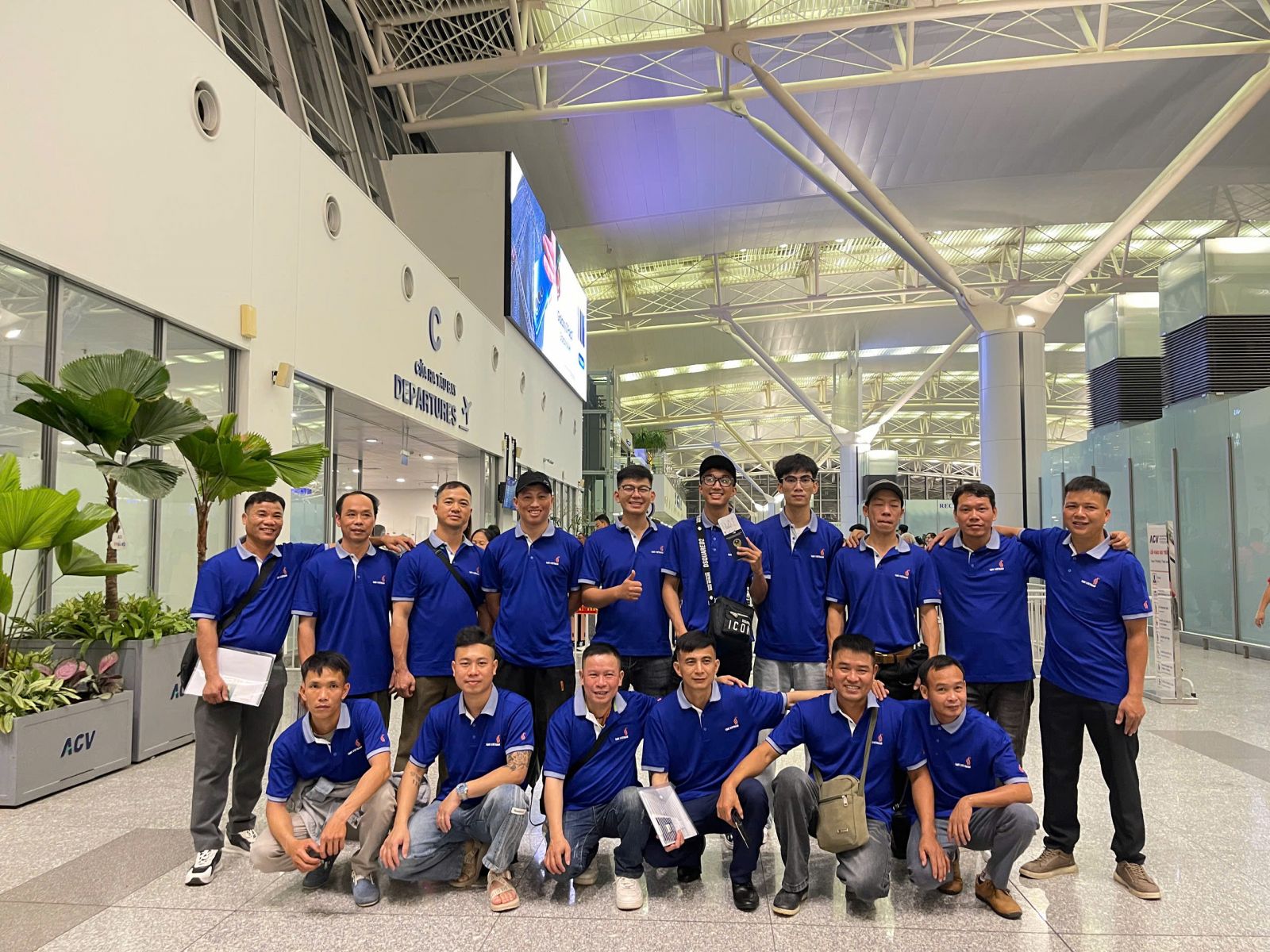 11 Successful Recruitment Cycles: Nearly 200 Vietnamese Workers Stable at Romania Steel Structure Factory