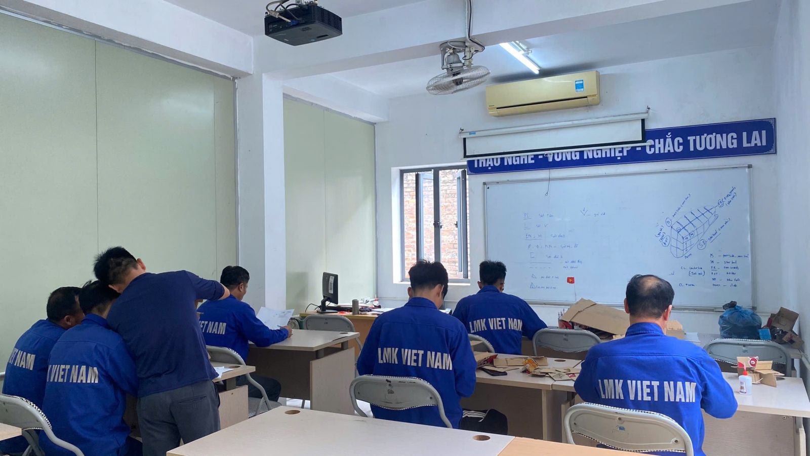 The 11th Successful Cooperation – Nearly 200 Vietnamese Workers Stably Employed at a Steel Structure Factory in Romania