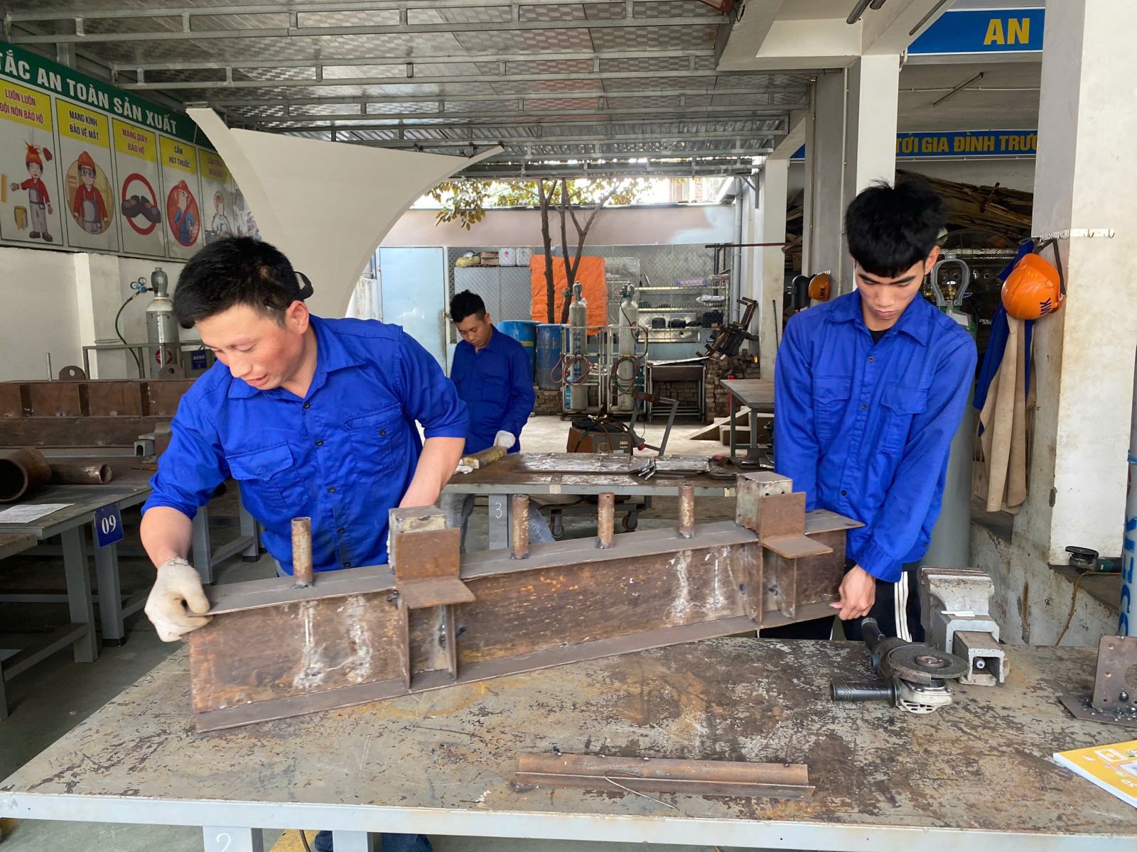 The 11th Successful Cooperation – Nearly 200 Vietnamese Workers Stably Employed at a Steel Structure Factory in Romania