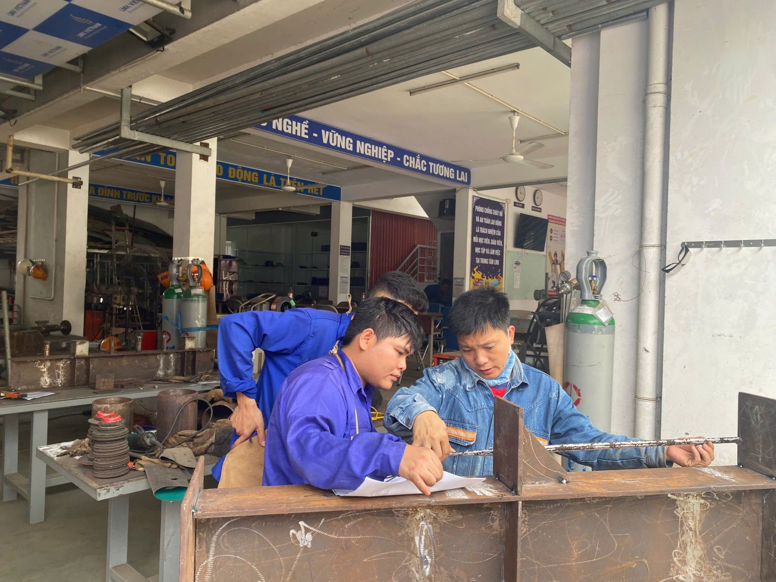 Vietnam Manpower Workers Continue Their Journey to Romania for Better Career Opportunities