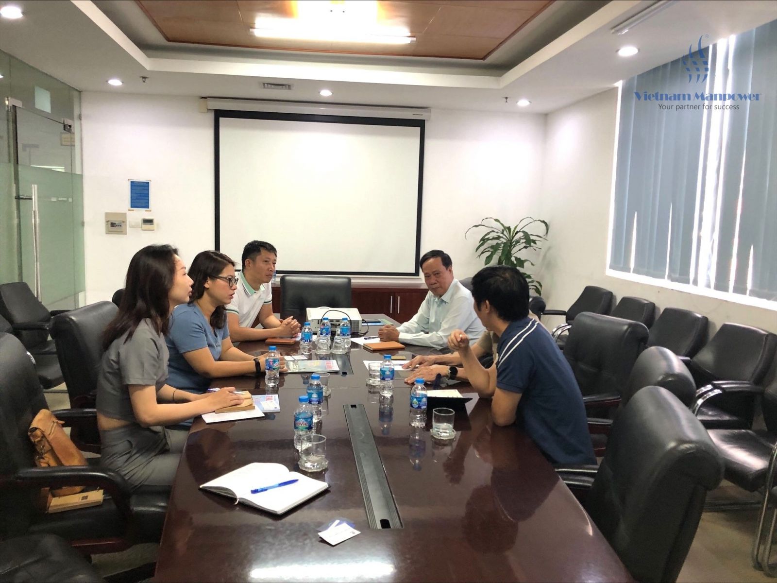 Discussion session between Vietnam Manpower and Vietnam Shipbuilding Association