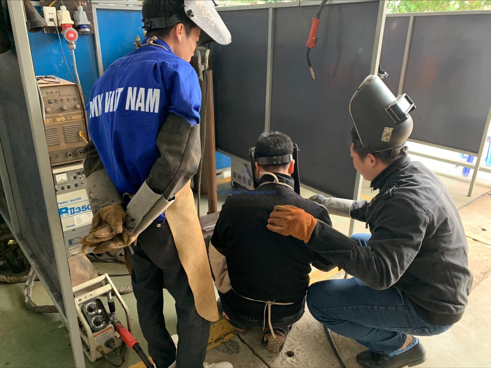 Spirit and Diligence Amidst the Cold: Vietnam Manpower's Enthusiastic Workforce Braving the Chill