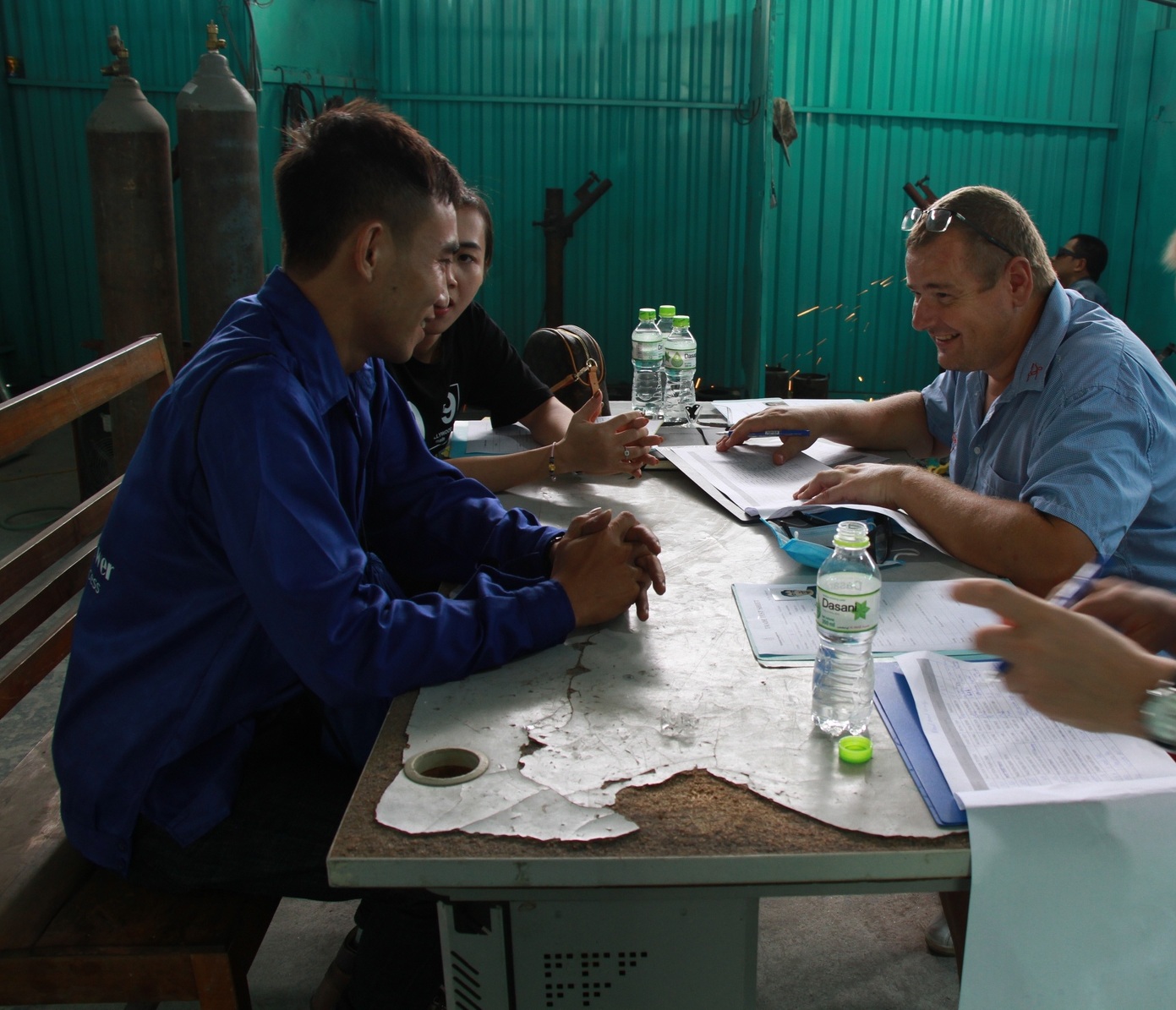 تم تجنيد 50 من عمال اللحام الفيتناميين ذوي المهارات الجيدة في حملة ناجحة لشريك سلوفاكيا