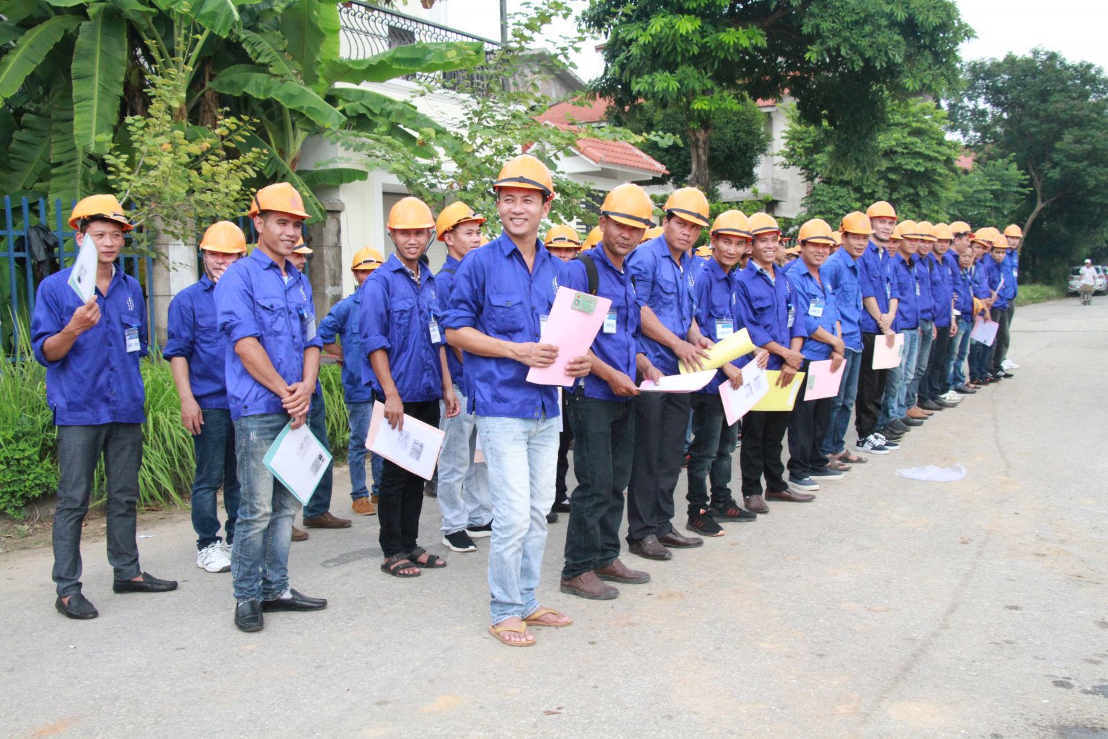 Hundreds of Vietnamese workers recruited for Romanian employer in a big campaign organized by Vietnam Manpower.