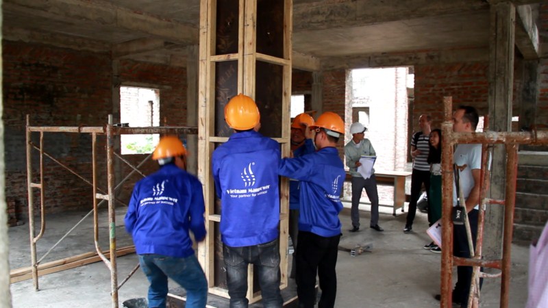 越南人力部与SERV S.R.L的合作为罗马尼亚带来了50多名越南建筑工人