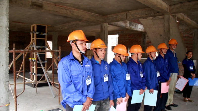 越南人力部與SERV S.R.L的合作為羅馬尼亞帶來了50多名越南建築工人
