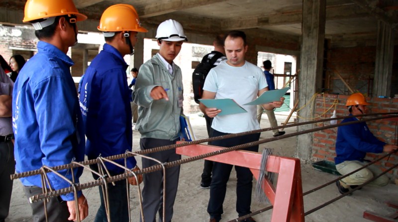 ベトナムマンパワーとSERV S.R.Lの協力により、ルーマニアでは50人以上のベトナム人労働者が建設に従事