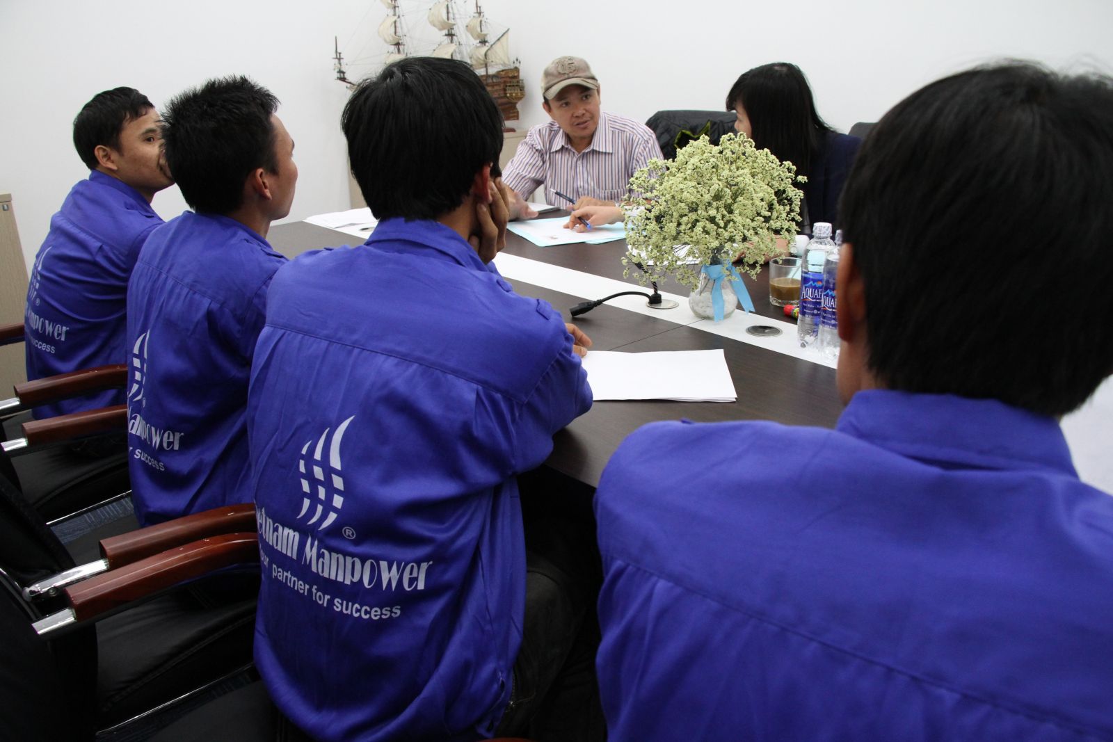 越南人力資源公司成功地安排約100個鳥類飼養員和助手的位置給RENECO5