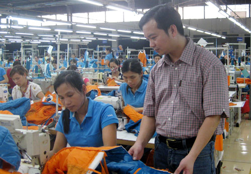 Vietnam production supervisor in textile and garment factory